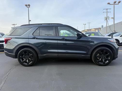 2022 Ford Explorer ST-Line