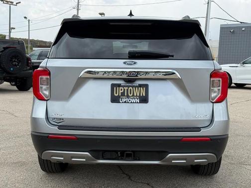 ICONIC SILVER METALLIC 2023 Ford Explorer XLT