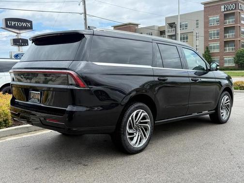 Infinite Black Metallic Clearcoat 2026 Lincoln Navigator Reserve