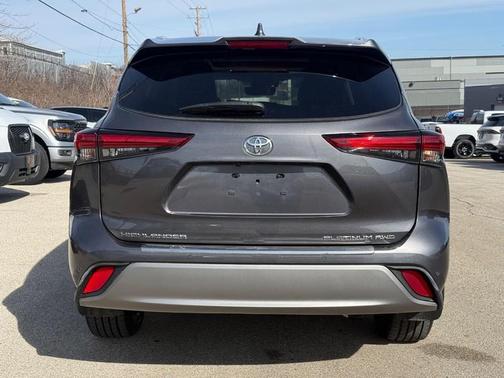 2022 Toyota Highlander Platinum