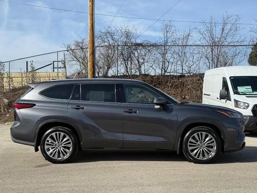 2022 Toyota Highlander Platinum