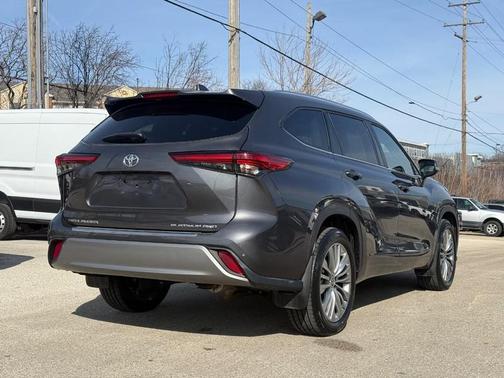 2022 Toyota Highlander Platinum