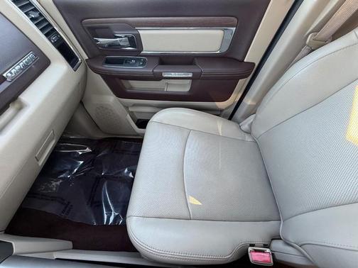 2017 RAM 2500 Laramie Crew Cab 4x4 6'4' Box