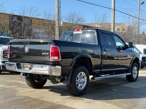 2017 RAM 2500 Laramie Crew Cab 4x4 6'4' Box