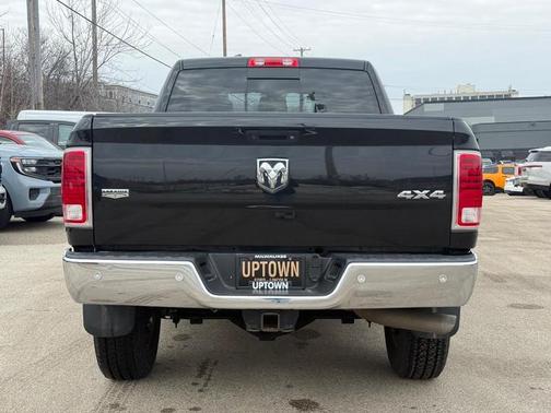 2017 RAM 2500 Laramie Crew Cab 4x4 6'4' Box