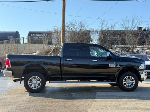 2017 RAM 2500 Laramie Crew Cab 4x4 6'4' Box