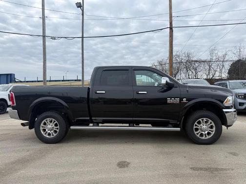 2017 RAM 2500 Laramie Crew Cab 4x4 6'4' Box