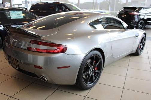 Photo 2 of 18 of 2008 Aston Martin V8 Vantage Base