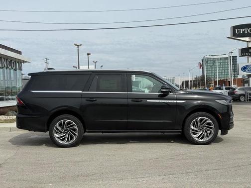 Infinite Black Metallic Clearcoat 2026 Lincoln Navigator Reserve