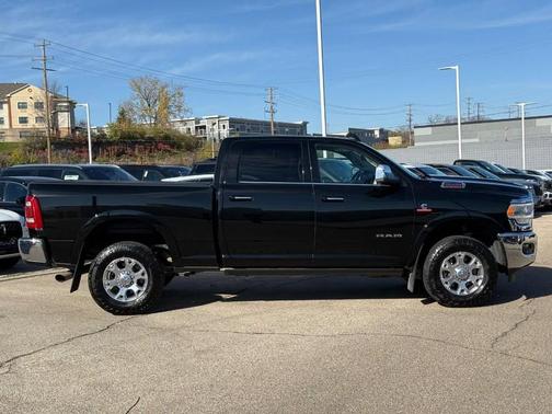 2022 RAM 3500 Laramie Crew Cab 4x4 6'4' Box