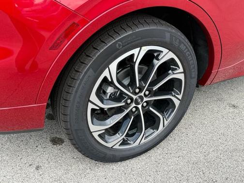 Red Carpet Metallic Tinted Clearcoat 2026 Lincoln Nautilus Reserve