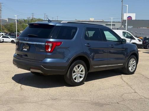 BLUE METALLIC 2019 Ford Explorer XLT