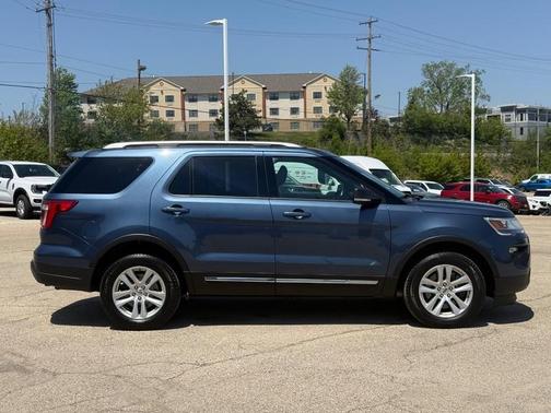 BLUE METALLIC 2019 Ford Explorer XLT