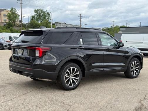 AGATE BLACK METALLIC 2026 Ford Explorer ST-Line