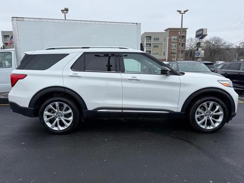 2023 Ford Explorer Platinum