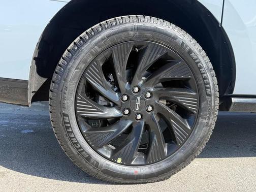 Gray Mist Metallic Tri-Coat 2026 Lincoln Navigator Reserve