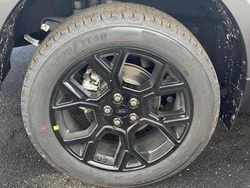 Carbonized Gray Metallic 2026 Ford Maverick Lariat