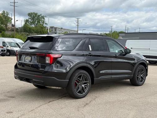AGATE BLACK METALLIC 2026 Ford Explorer ST-Line