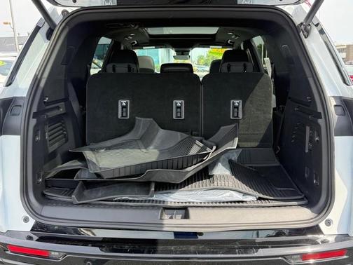 Iridescent Pearl Tricoat 2025 Chevrolet Traverse High Country