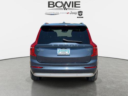 Denim Blue Metallic 2022 Volvo XC90 T6 Momentum 7 Passenger