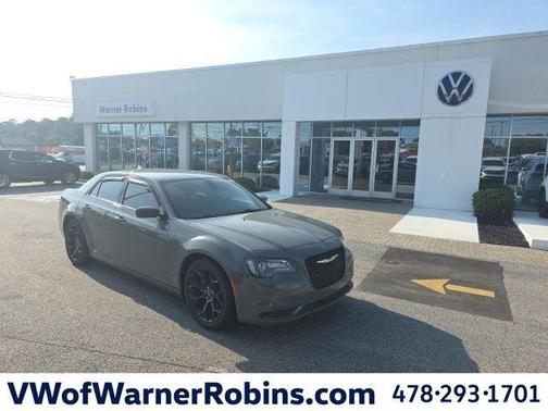 Bright White 2019 Chrysler 300 Touring