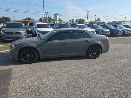 Bright White 2019 Chrysler 300 Touring