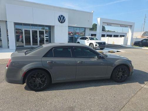 Bright White 2019 Chrysler 300 Touring