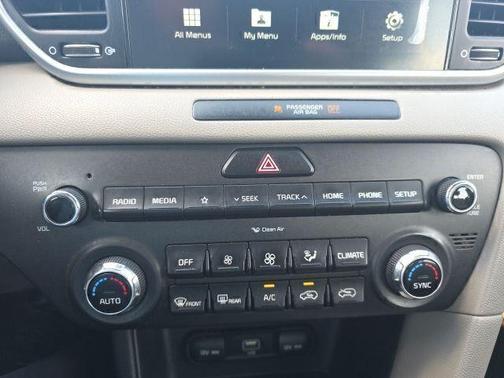 Clear White 2021 Kia Sportage LX