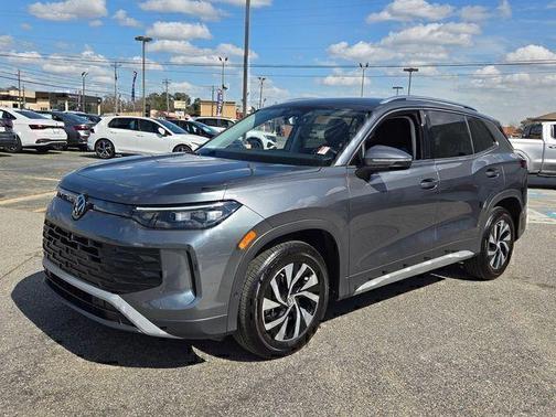 Platinum Gray Metallic 2025 Volkswagen Tiguan 2.0T S