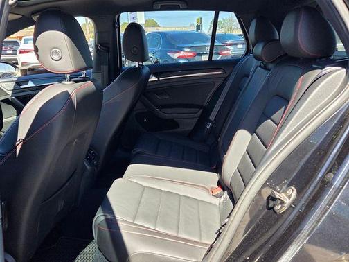 2017 Volkswagen Golf GTI SE 4-Door