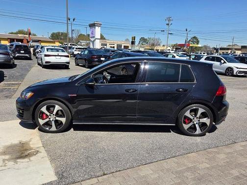 2017 Volkswagen Golf GTI SE 4-Door