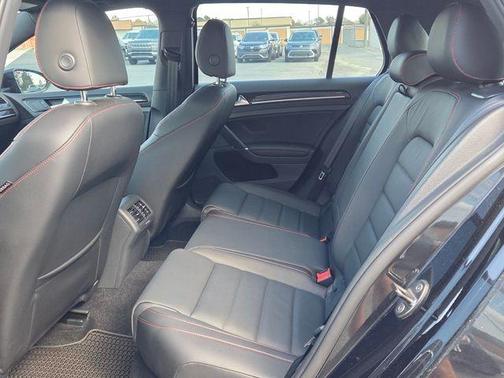 2017 Volkswagen Golf GTI SE 4-Door