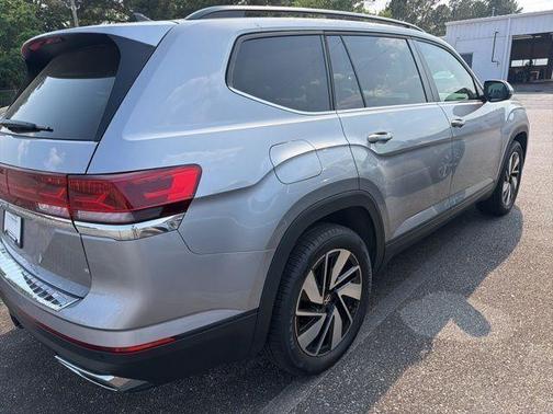 Silver Bird Metallic 2024 Volkswagen Atlas 2.0T SE w/Technology