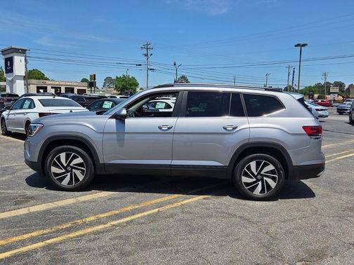 Silver Bird Metallic 2024 Volkswagen Atlas 2.0T SE w/Technology