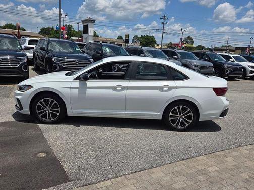 Pure White 2025 Volkswagen Jetta 1.5T Sport