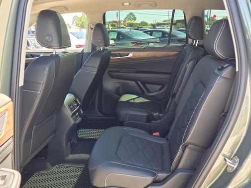 Avocado Green Pearl 2026 Volkswagen Atlas 2.0T SE W/TECHNOLOGY