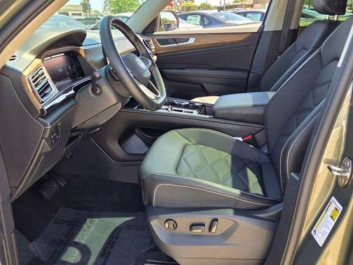 Avocado Green Pearl 2026 Volkswagen Atlas 2.0T SE W/TECHNOLOGY