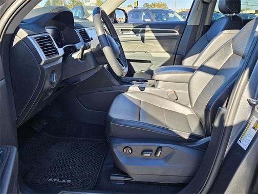 2022 Volkswagen Atlas 3.6L SE w/Technology