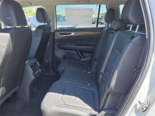 2025 Volkswagen Atlas 2.0T SE