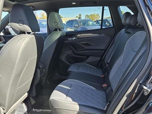 2026 Volkswagen Tiguan 2.0T SEL R-Line