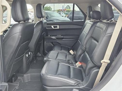 2021 Ford Explorer Base