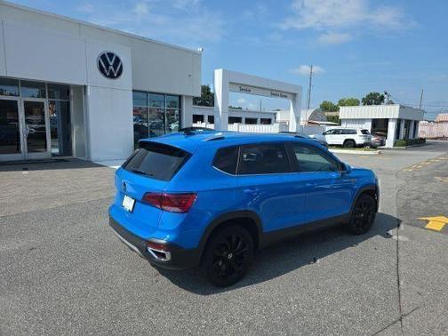 Cornflower Blue 2023 Volkswagen Taos 1.5T SE