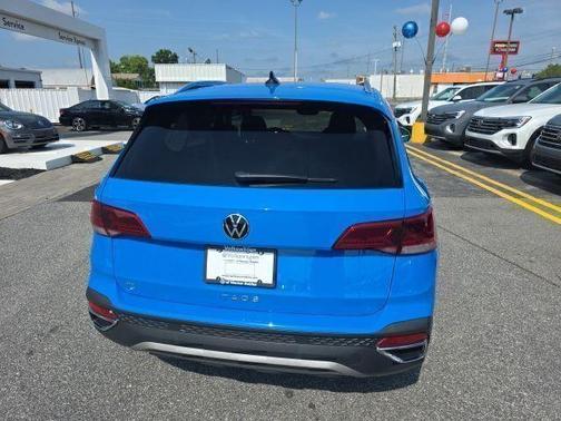 Cornflower Blue 2023 Volkswagen Taos 1.5T SE
