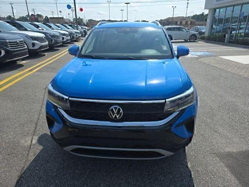 Cornflower Blue 2023 Volkswagen Taos 1.5T SE