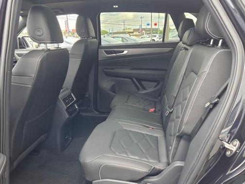 Pearl 2026 Volkswagen Atlas Cross Sport 2.0T SE W/TECHNOLOGY