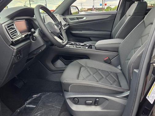 Pearl 2026 Volkswagen Atlas Cross Sport 2.0T SE W/TECHNOLOGY
