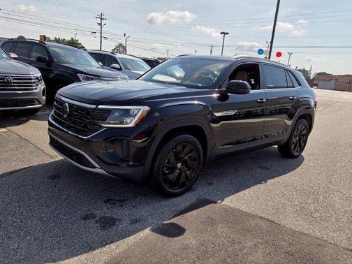 Deep Black Pearl Effect 2026 Volkswagen Atlas Cross Sport 2.0T SE W/TECHNOLOGY