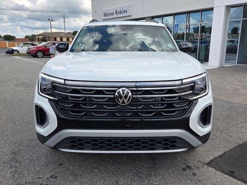 Opal White Pearl 2026 Volkswagen Atlas 2.0T Peak Edition