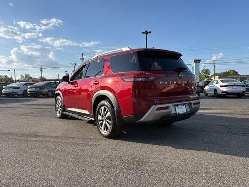 Scarlet Ember 2022 Nissan Pathfinder SL