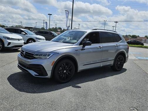 2022 Volkswagen Tiguan 2.0T SE R-Line Black